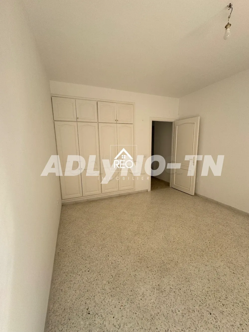 À louer : Un appartement S+2 situé à Cité Wahat à Tunis - Photo 5
