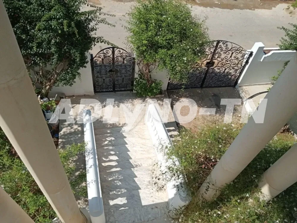  un appartement s+2 au 3éme étage(sans ascenseur)a louer situé a bardo cité errawdha en face station rfr 