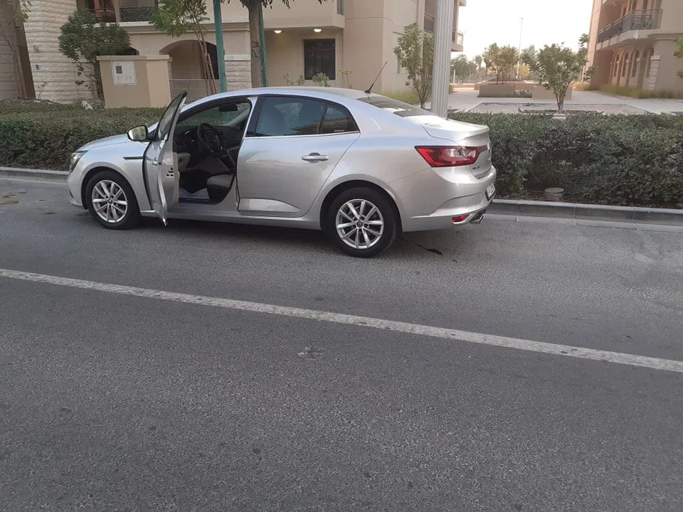 Megane 4 sedan importée de Qatar à Ben Arous - Photo 1