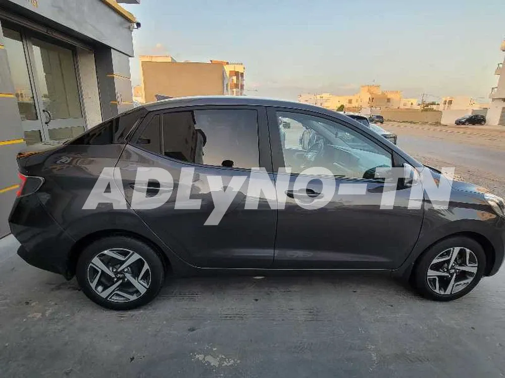 HYUNDAI I10 SEDAN à Sfax - Photo 5