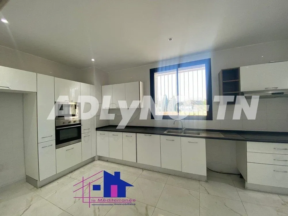 Une superbe Villa S+7 avec piscine à la marsa cube à Tunis - Photo 3