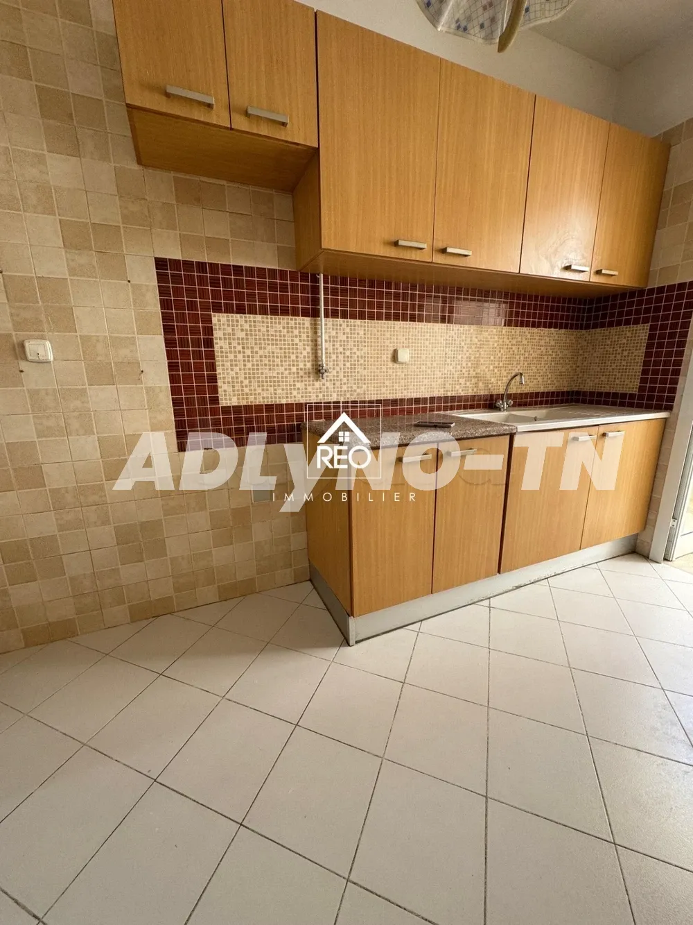 À louer : Un appartement S+2 situé à Cité Wahat à Tunis - Photo 3