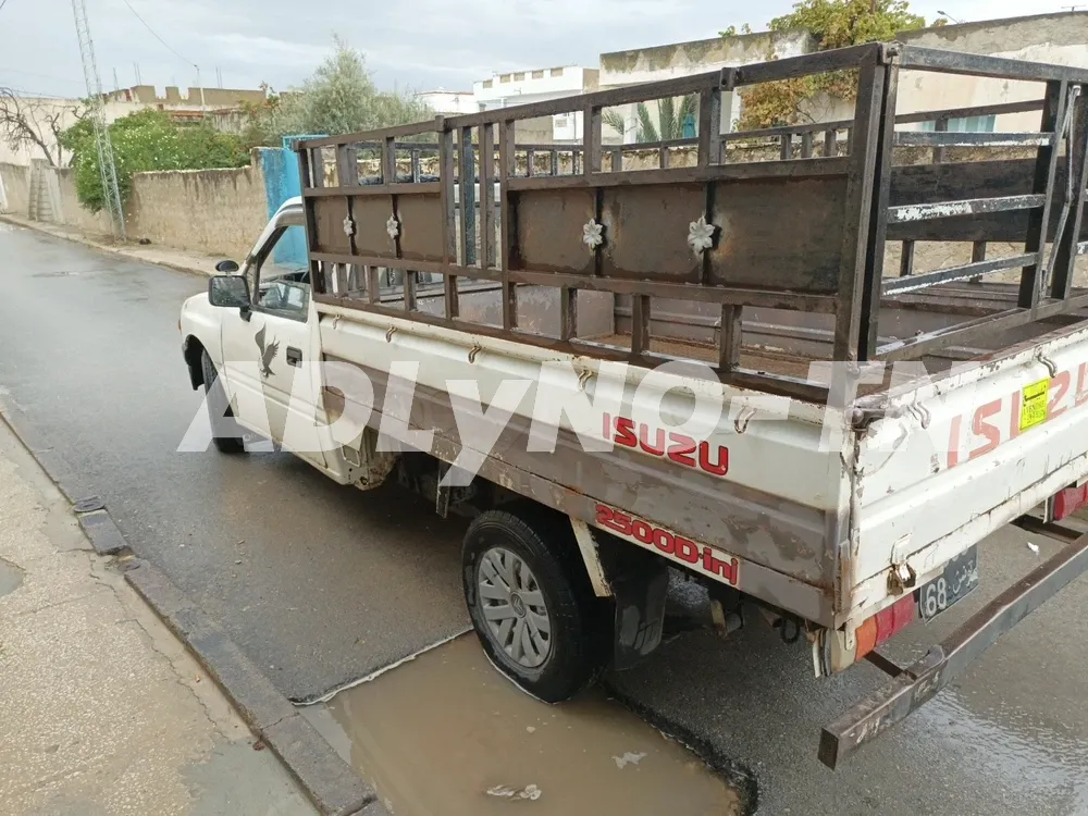 Isuzu à Siliana - Photo 2