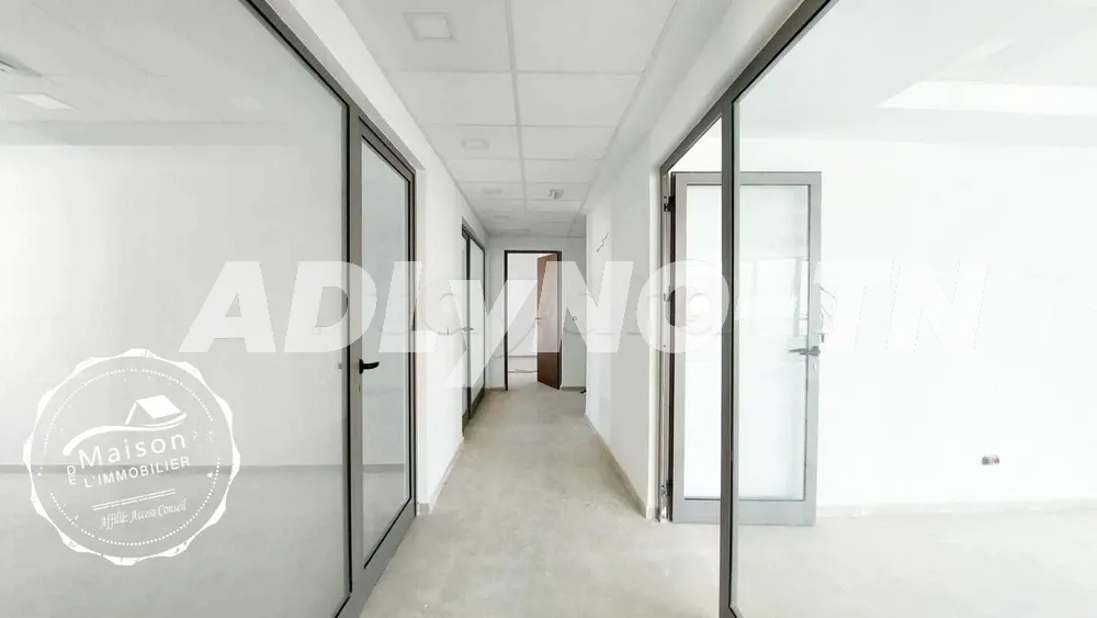 A louer 12 bureaux haut standing neufs au Lac 3 à Tunis - Photo 2