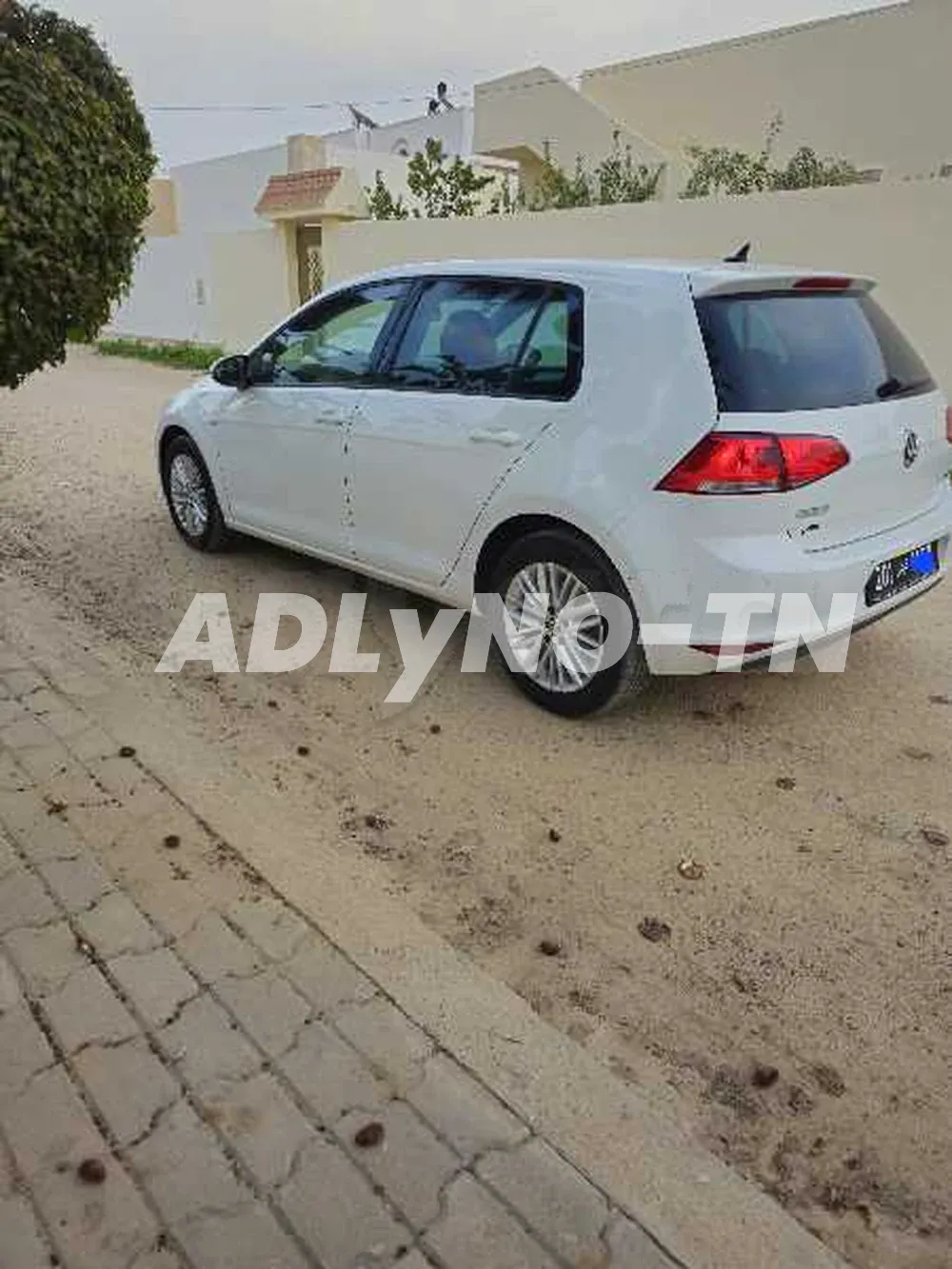 Golf 7 cup modele 11/2014 entree en tunisie en 2019 1 er main en tunisie 5 cv essence 178000 km reel avec carnet entretient chaque entretient a l apui ttt options cliamtiseur elctronic en marche 4 vitres electric abs capteurs de pluie et de lumiere capteu à Sfax - Photo 5