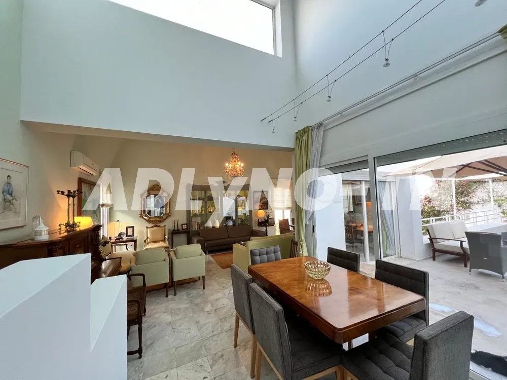 A Vendre villa de 500 m² sur un terrain de 550 m² à Ennasr 2 à Ariana - Photo 4
