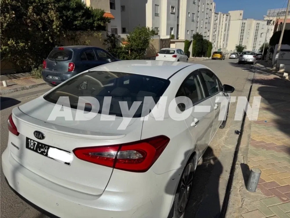 Une KIA Cerato en excellent état ! à Tunis - Photo 4