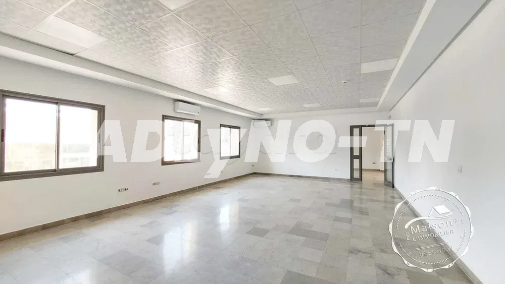A louer immeuble bien entretenu 2600 m² au Lac 3 à Tunis - Photo 6