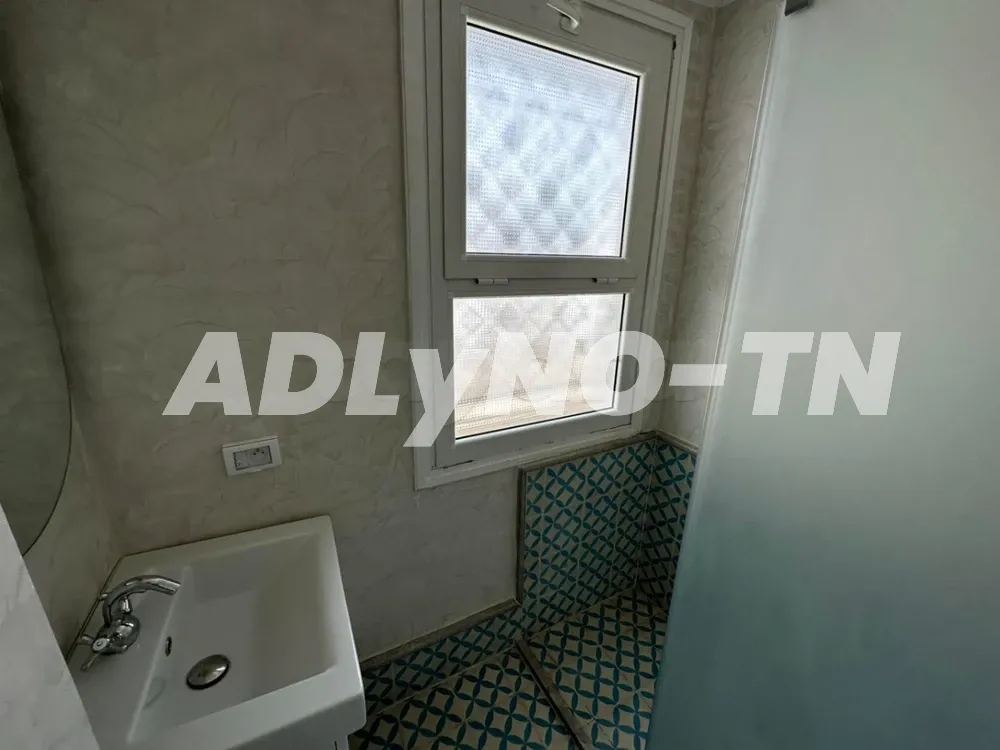 Villa plain-pied semi meublée avec un grand jardin à Mutuelleville à Tunis - Photo 7