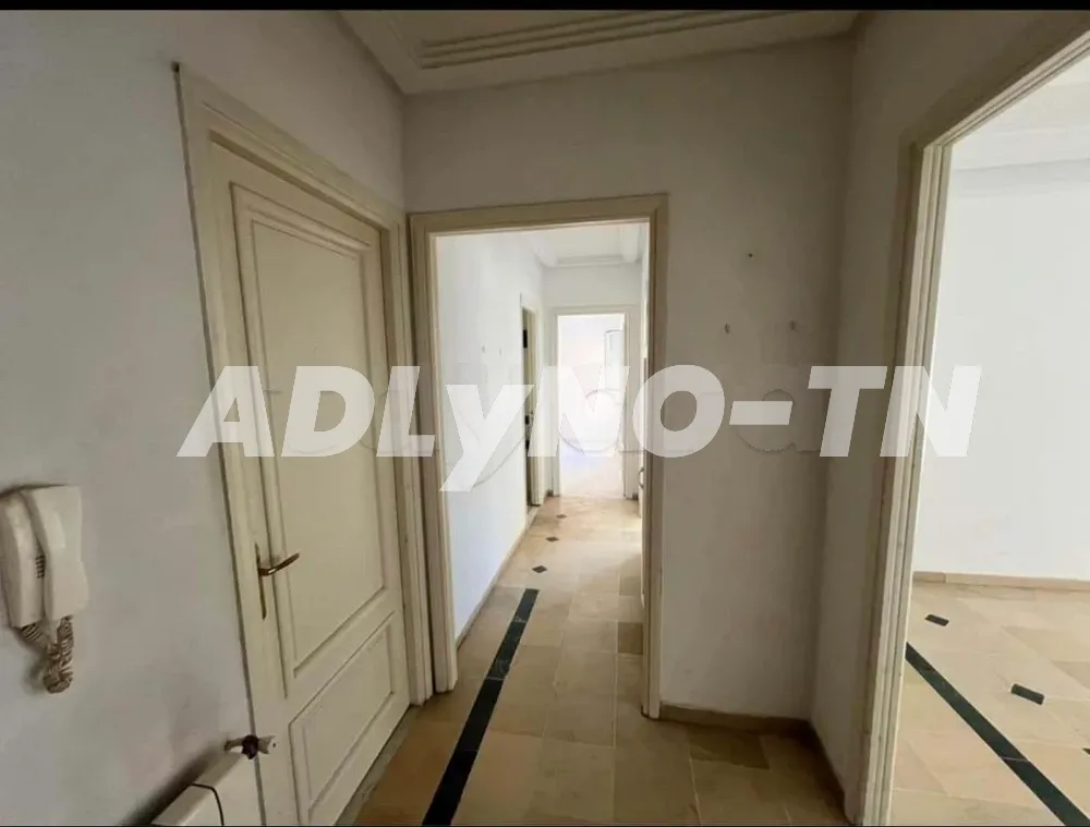 a vendre un appartement s2 a l'aouina cité wahat à Tunis - Photo 1