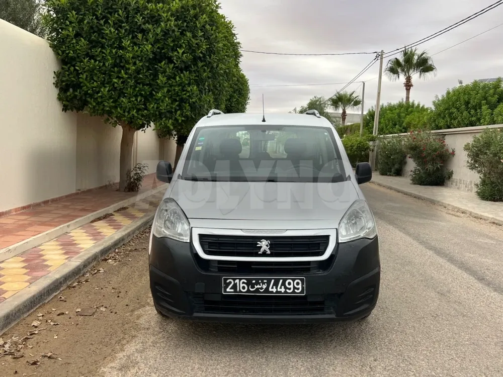 Peugeot partner 5 places à Sfax - Photo 1