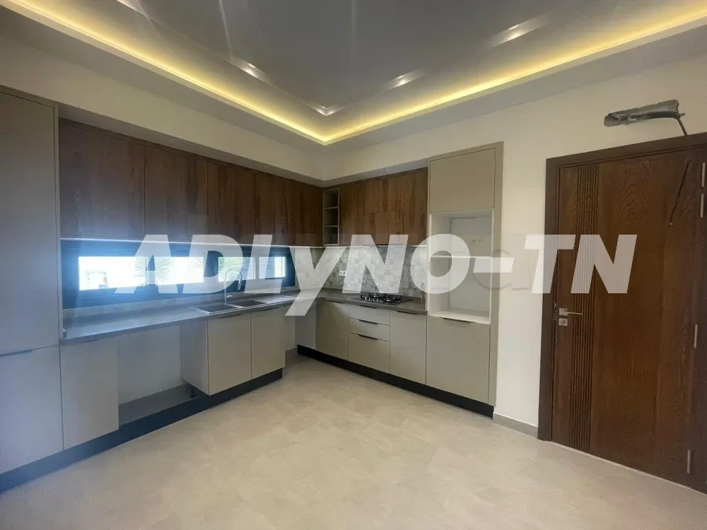 Une villa S+3 à la Soukra à Ariana - Photo 1