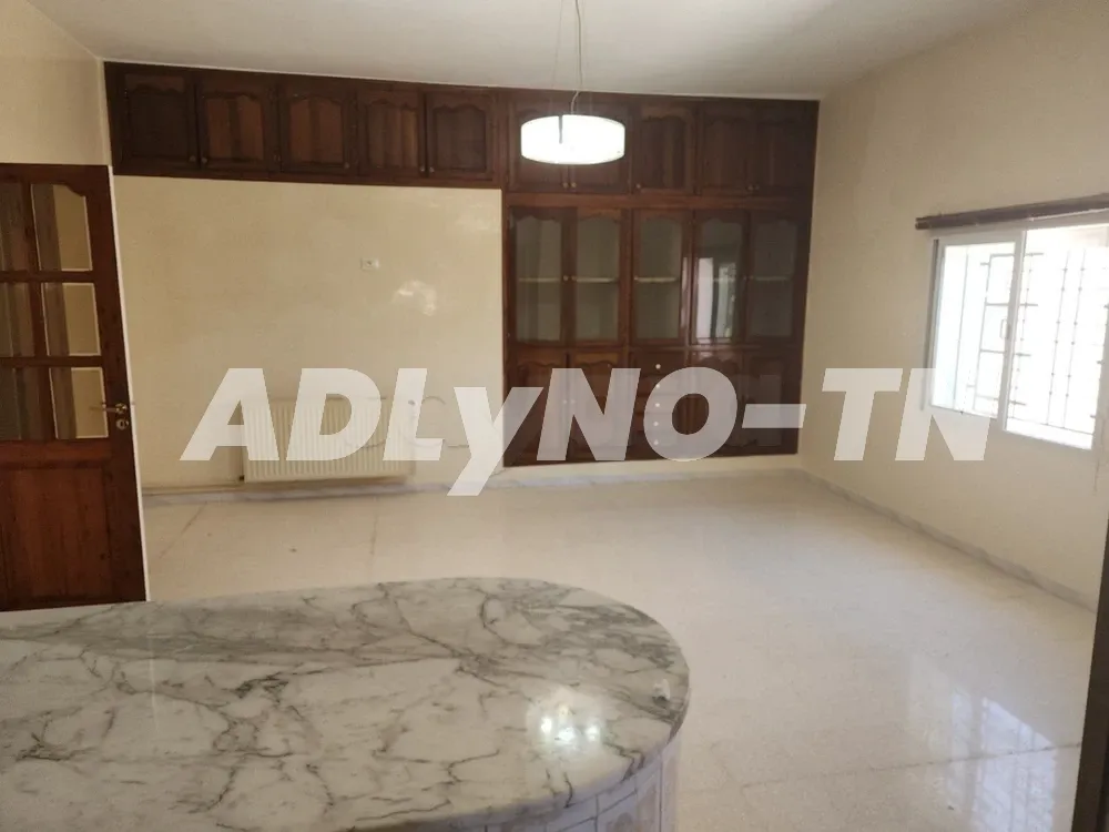 A louer une grand villa sur la route de la Soukra à Ariana - Photo 4
