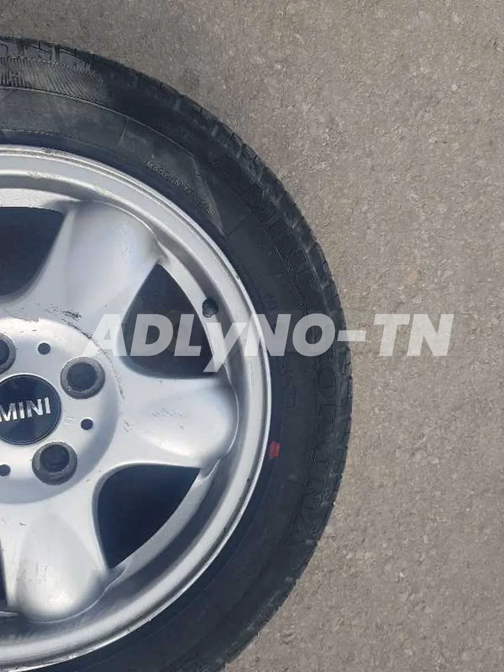 4 jeunes mini cooper par 15 avec pneus neufs 1200 25254848 à Ariana - Photo 2