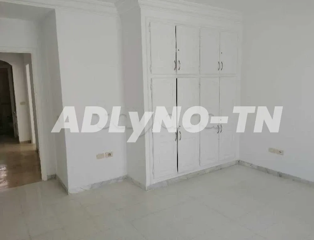 À louer un étage de villa S+3 à ennasr à Ariana - Photo 5
