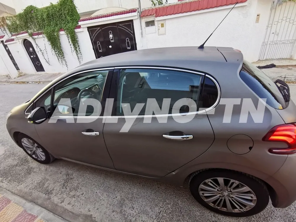 2016 Peugeot PureTech 208 à Ariana - Photo 2
