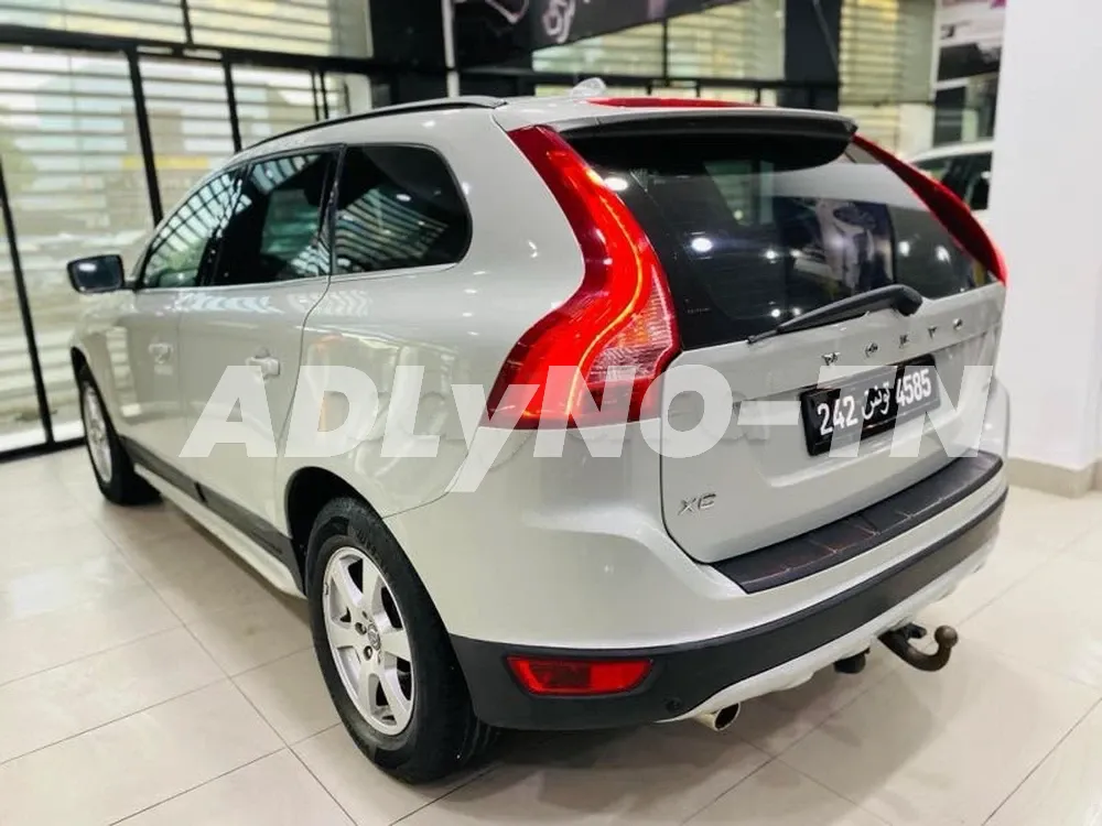 ⚜️ VOLVO XC60 ⚜️ Première main à Ariana - Photo 3