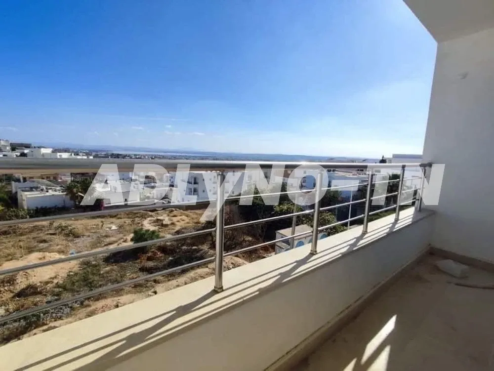 UNE BELLE VILLA JUMELÉE AVEC ASCENSEUR A VENDRE à Tunis - Photo 4