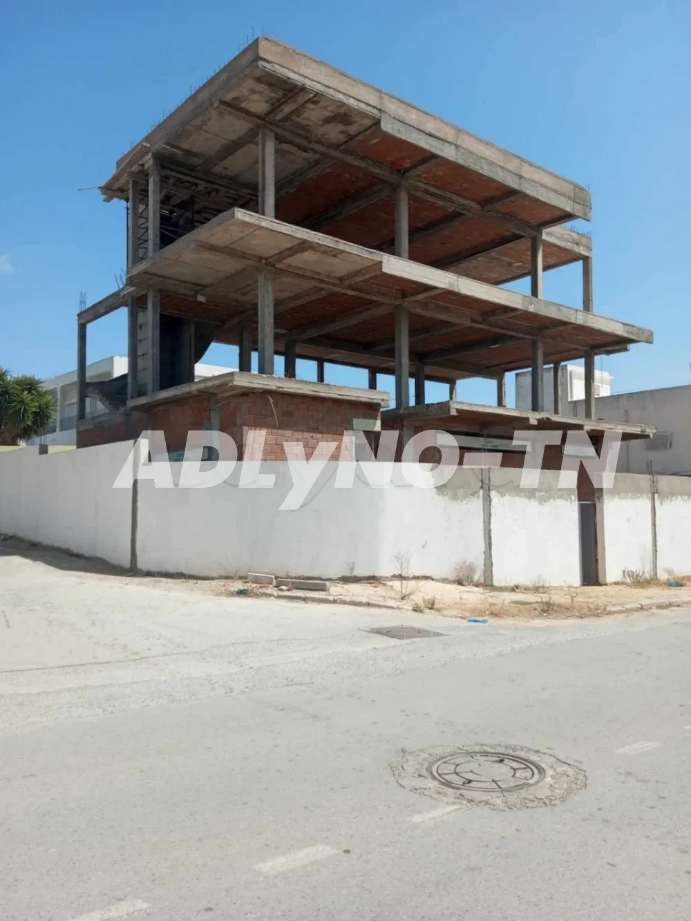 Une villa inacevée a 3 étages a vendre situé a Manzah 5 Prés de Ksar Tej à Ariana - Photo 3