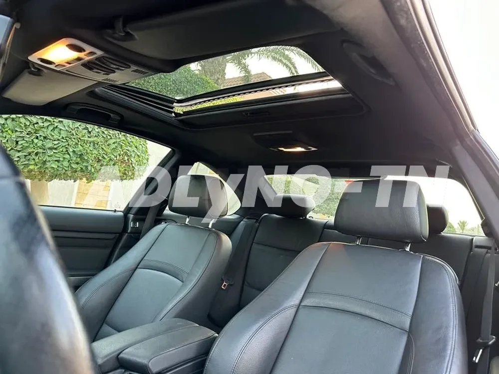 bmw serie 320i coupé e92 restylé phase 2 kit M// état irréprochable à Ariana - Photo 7