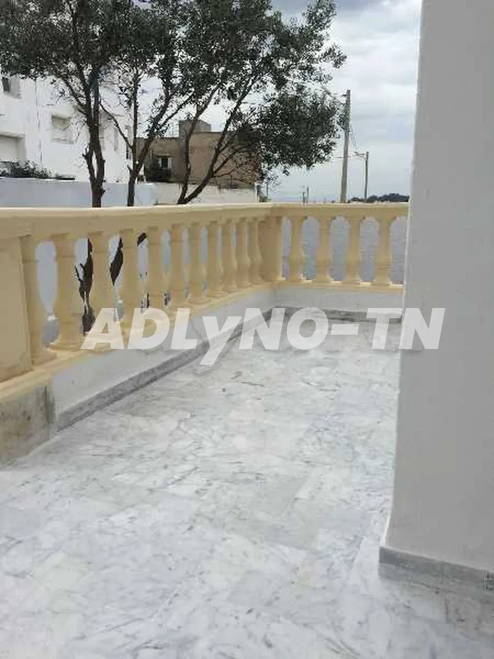  s+2 situé à manar 1 