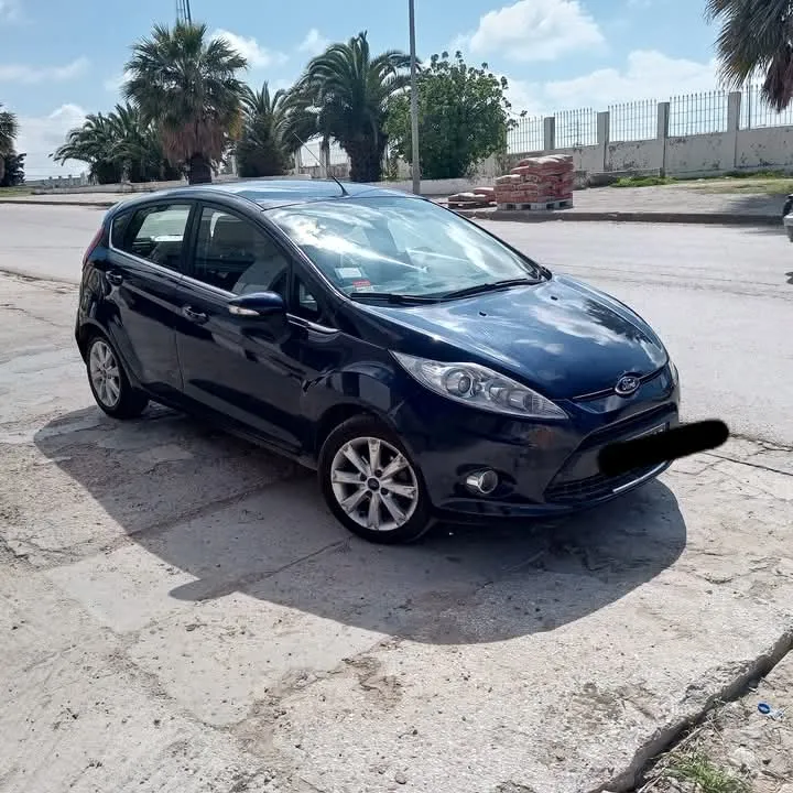 Une belle Ford Fiesta titanium à Beja - Photo 1