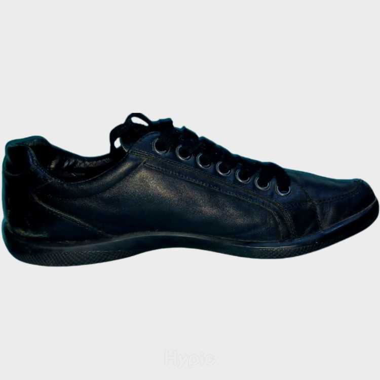 Sneakers Prada en cuir pour homme.