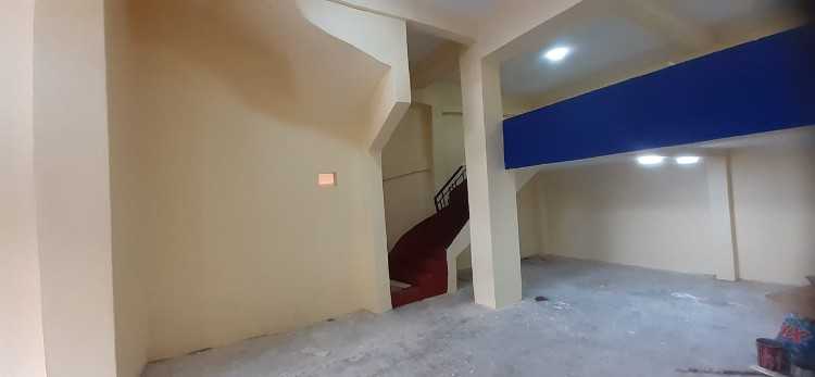 Large magasin sur grand boulevard