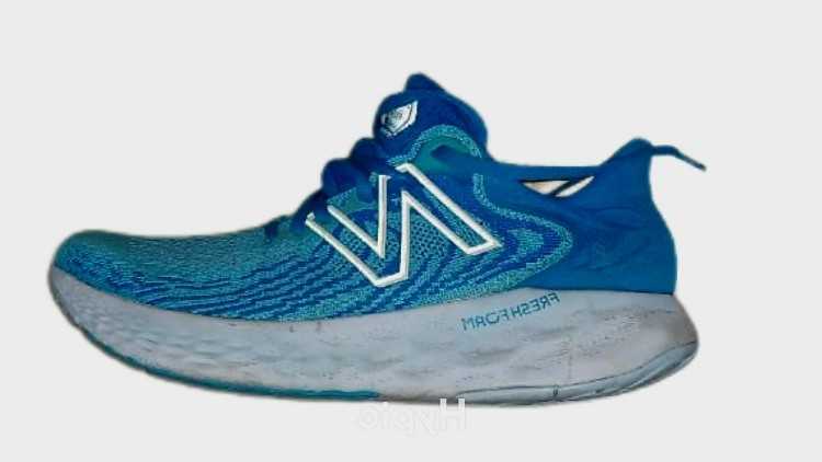 Je propose des chaussures de football Adidas.
