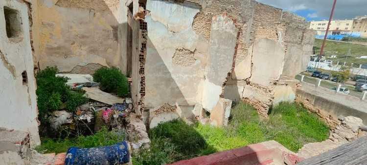 أرض بها أنقاض للبيع في المدينة القديمة بفاس