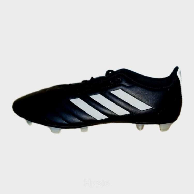 Je propose des chaussures de football Adidas.