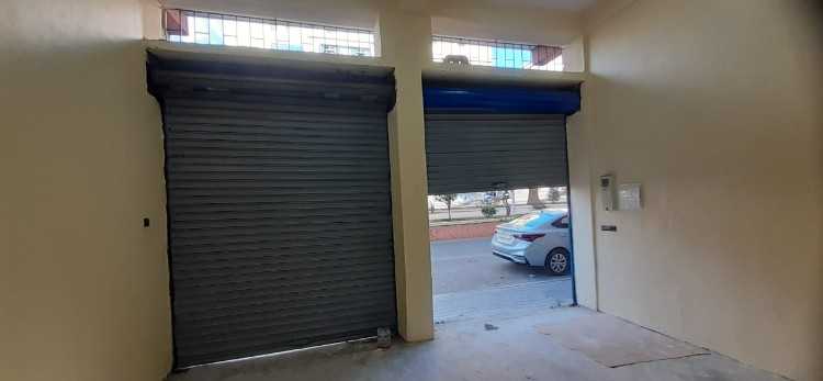 Large magasin sur grand boulevard
