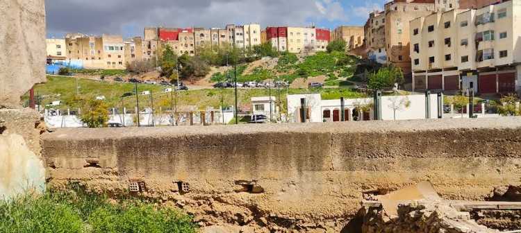 أرض بها أنقاض للبيع في المدينة القديمة بفاس