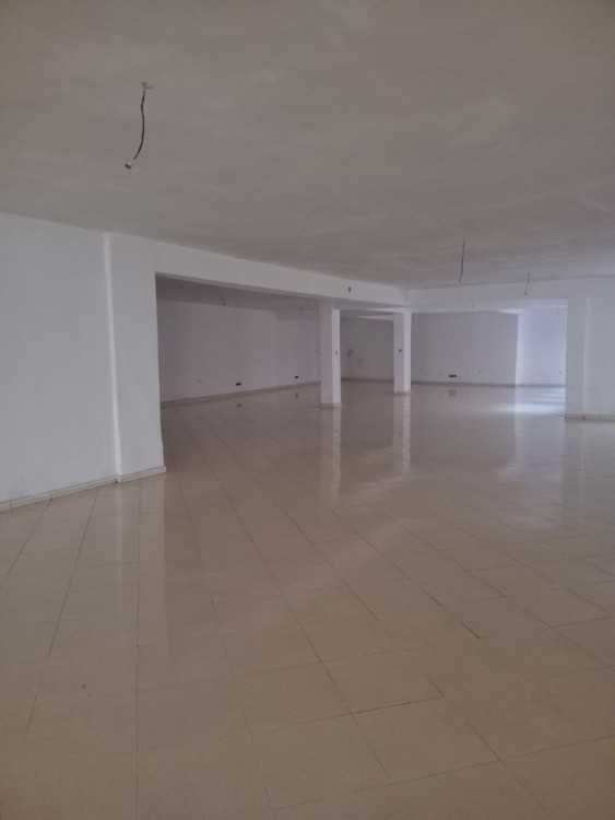 Plateau de bureaux à vendre à coté d'esith