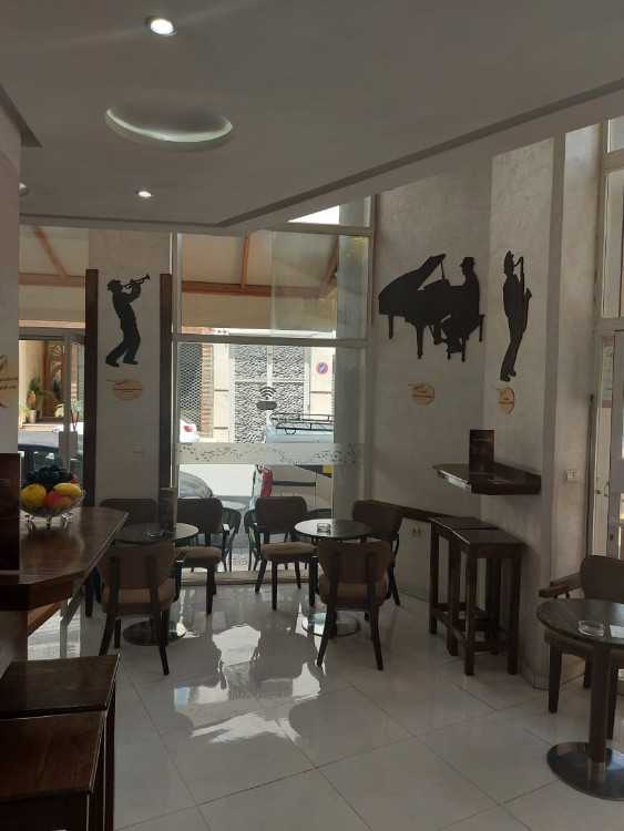 Cafe snake a8