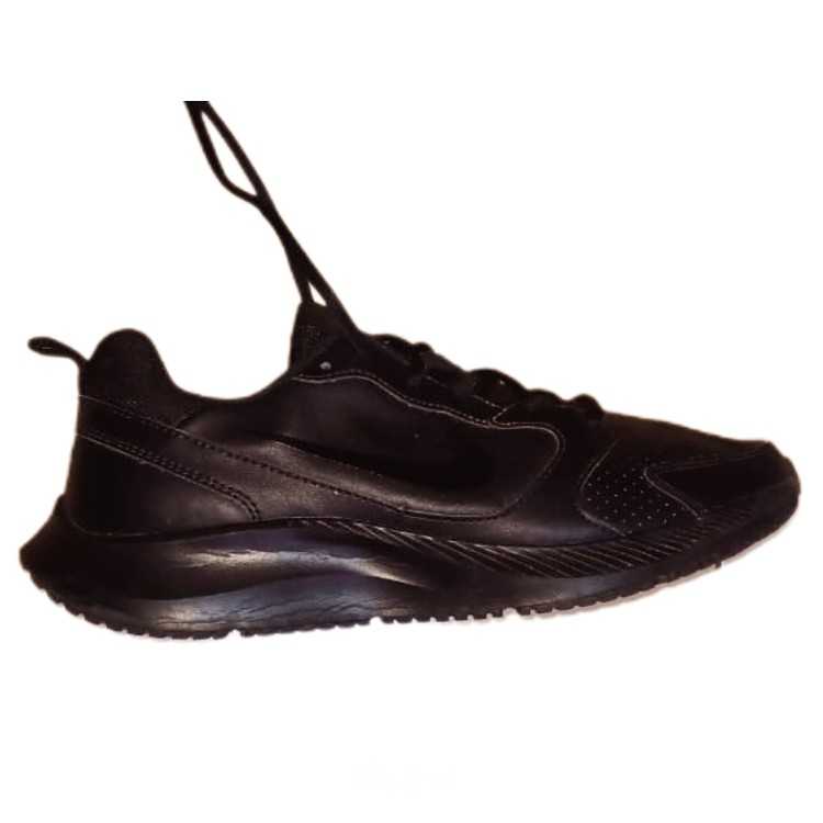 Je propose des chaussures de football Adidas.