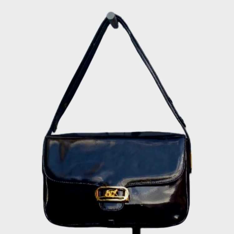 Sac en cuir de la marque Emporio Armani.