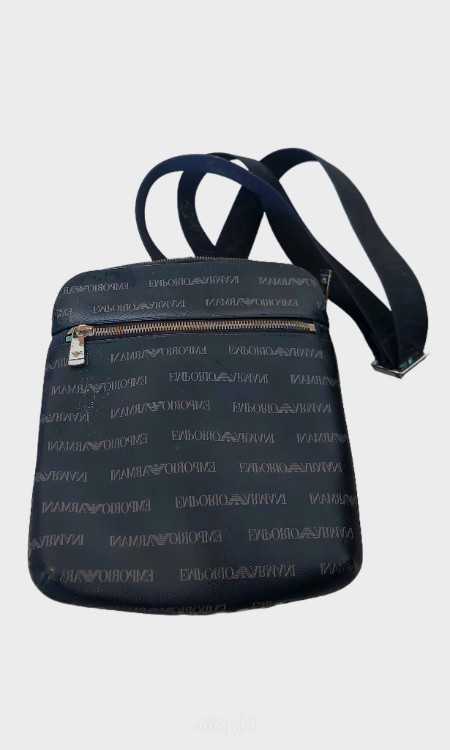 Sac en cuir de la marque Emporio Armani.