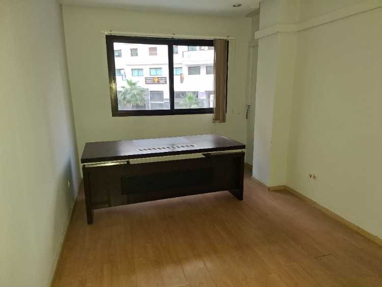 Bureau 80m² au 1ièr étage