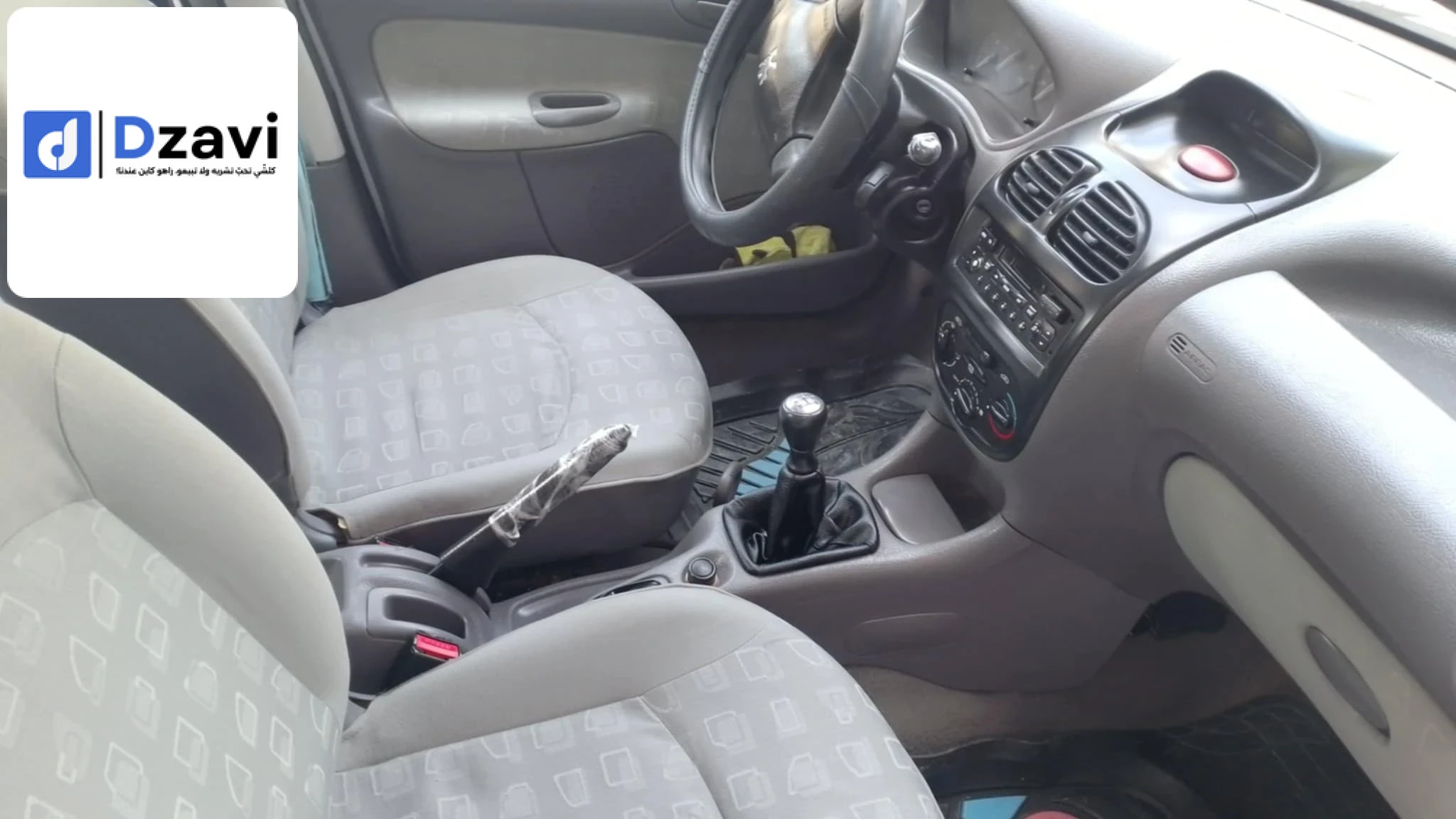 Voitures Peugeot à 18 JIJEL
