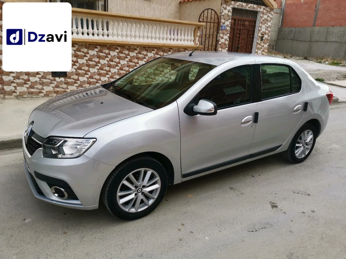 Renault À vendre à 4 OUM EL BOUAGHI
