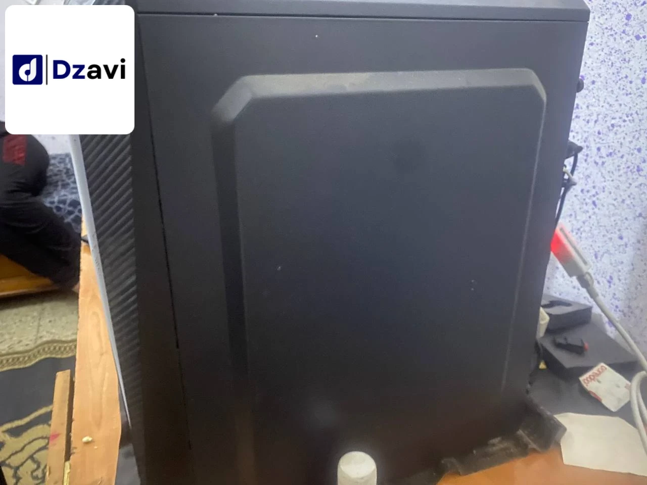 السلام عليكم خاوتي عندي case pc القطع مذكورين فصورة ونكررهم cpu i5-3570s ram 8 ddr3 (حبتين4) SSD 128 gb / HDD 500 GB motherbaord H61 foxconn psu 600W gamemax case gaming 2 fan المشاكل الي فيه كتالي: SSD لازم يتبدل ولكن تقدر تمشي بيه حتى تشري واحد جديد الم