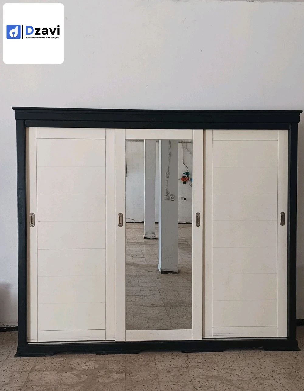 _ armoire 3 port collisant avec 2 tiroir 245cm/210cm _ lit 2 place Avec sommier 190cm/160cm _ Coiffeuse _ 2 table de Nuit المكان وهران مسرغين 0795829108