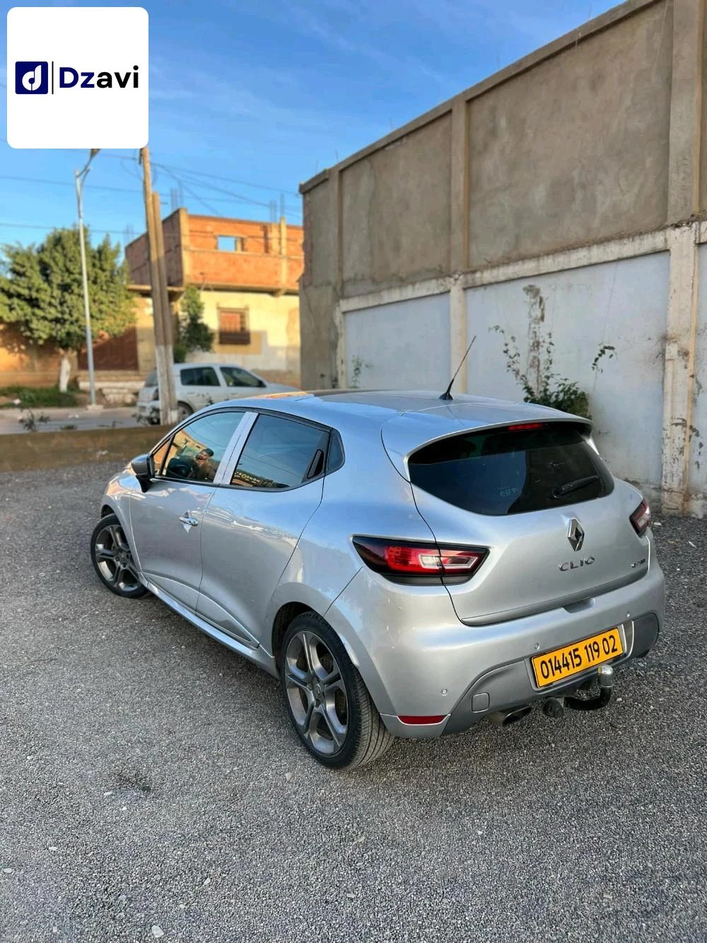 Renault À vendre à 2 CHLEF