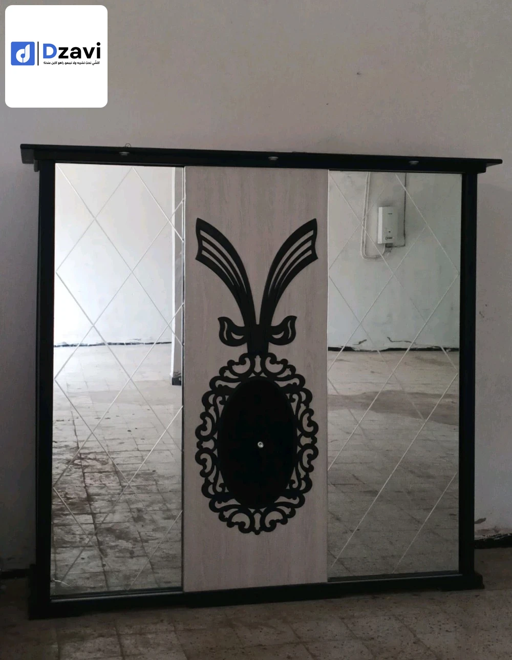 - Armoir 3 port collisant ( 210-215cm ) - lit avec sommier ( 180-160cm ) - 2 table de Nuit - coiffuse - table en Verre - cadre Quran