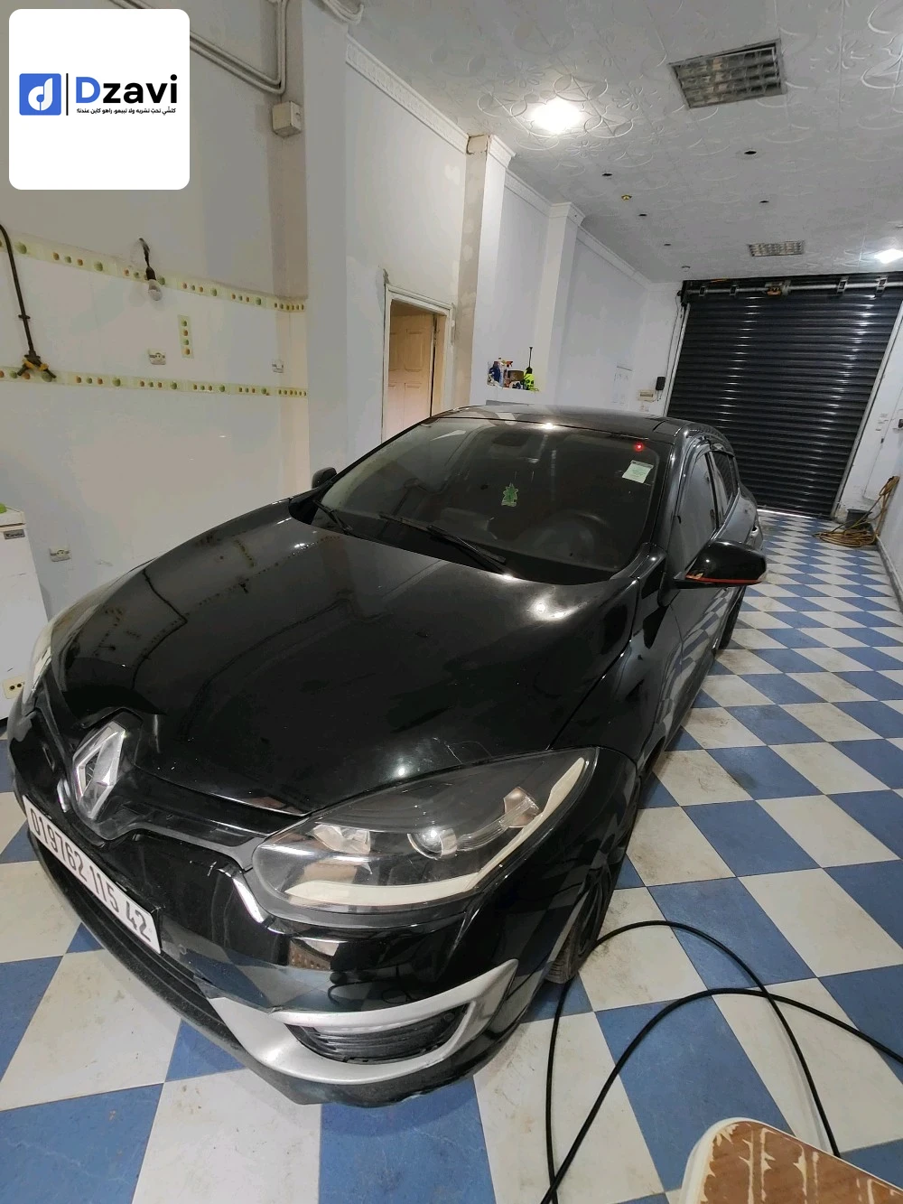 Voitures Renault à 42 TIPAZA