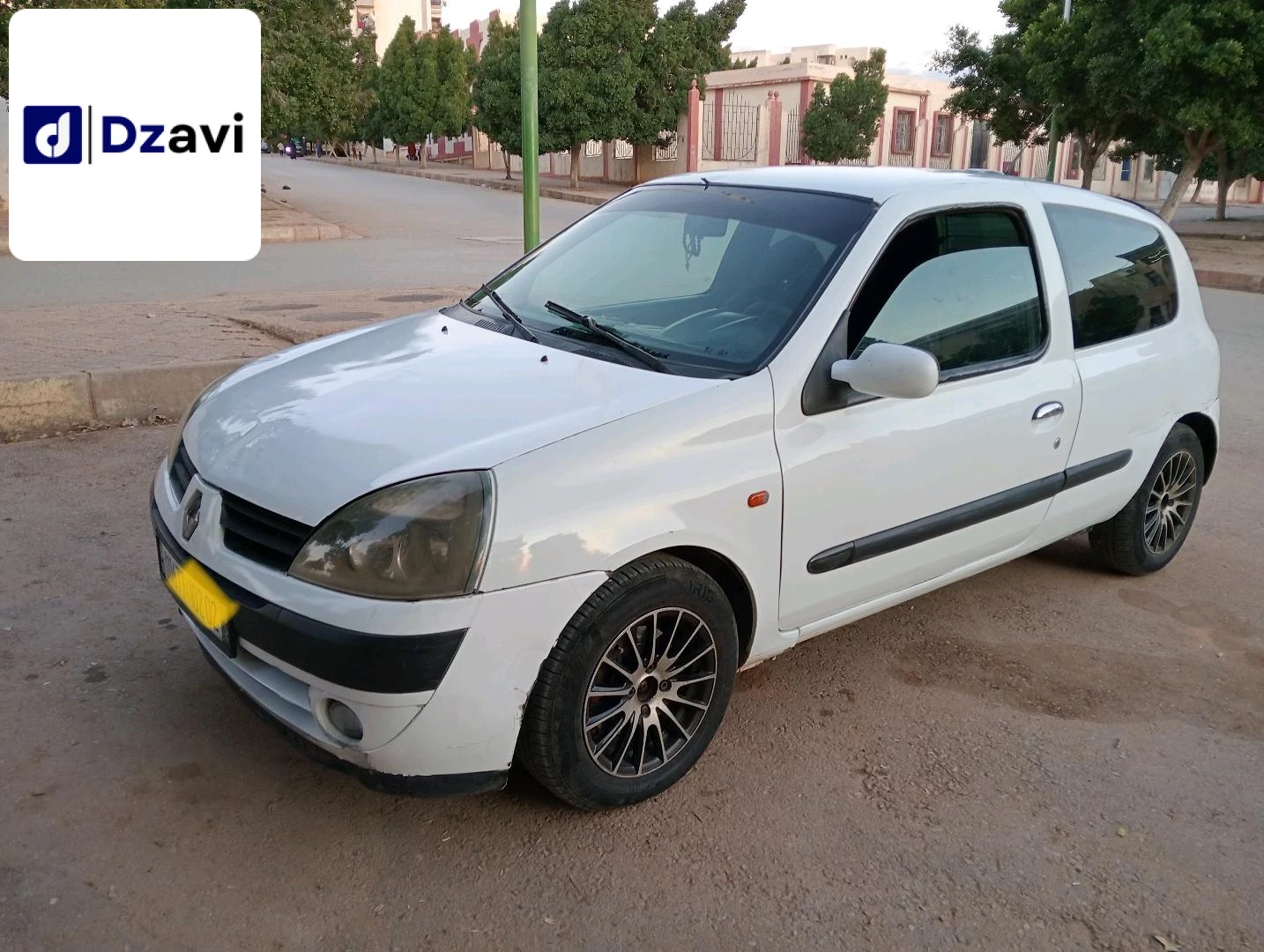 Renault À vendre à 2 CHLEF