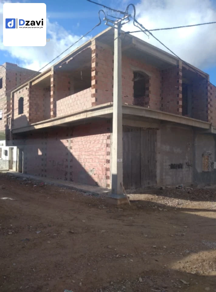 Maisons Traditionnelles À vendre à 5 BATNA superficie 120 m2