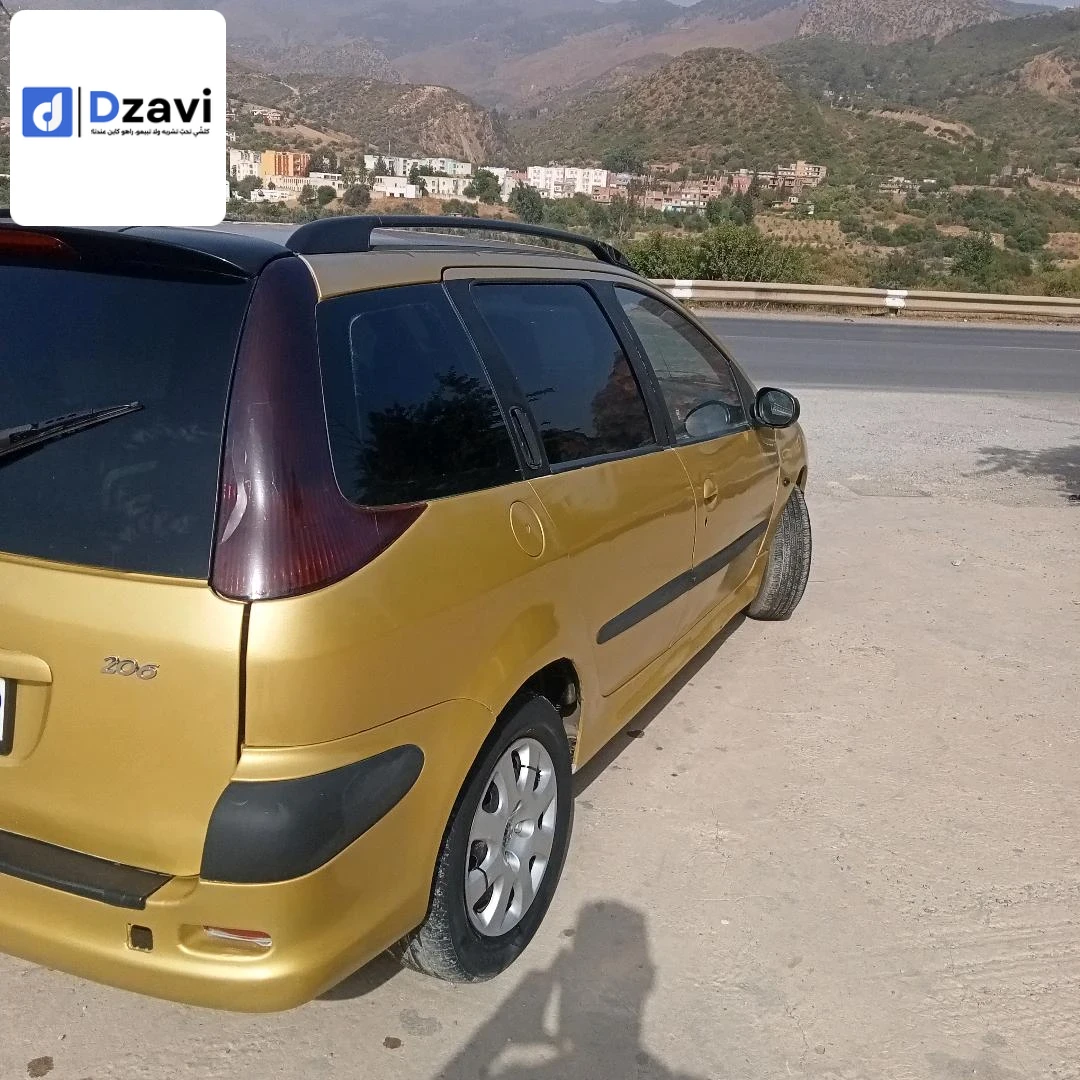 Voitures Peugeot à 18 JIJEL