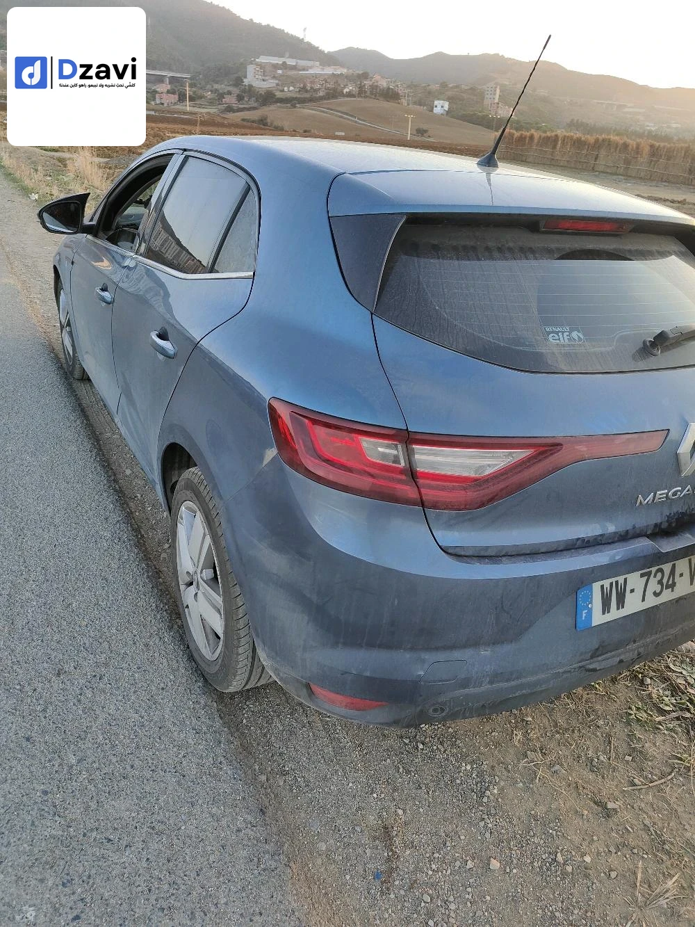 Voitures Renault à 42 TIPAZA
